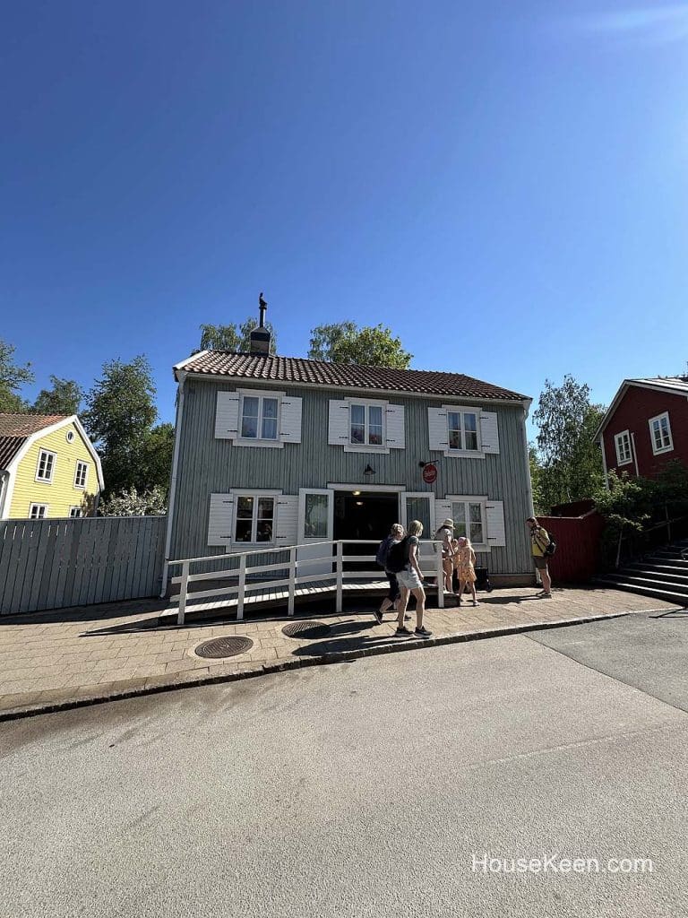 11 Traditional Swedish House Designs (Image Series)